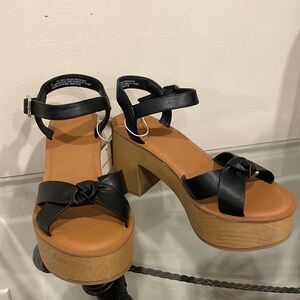 Universal Thread Platform Heels